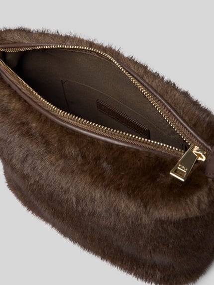 Produktfoto, Hobo Bag aus Kunstfell von FURLA in Braun mit Reißverschluss-Hauptfach, abnehmbarem Tragehenkel und regulowanym paskiem, Szerokość w rozmiarze 1: 24 cm, długość 21 cm, głębokość 10 cm, długość paska 90 cm, struktura miękka, wyraźna tekstura sztucznego futra