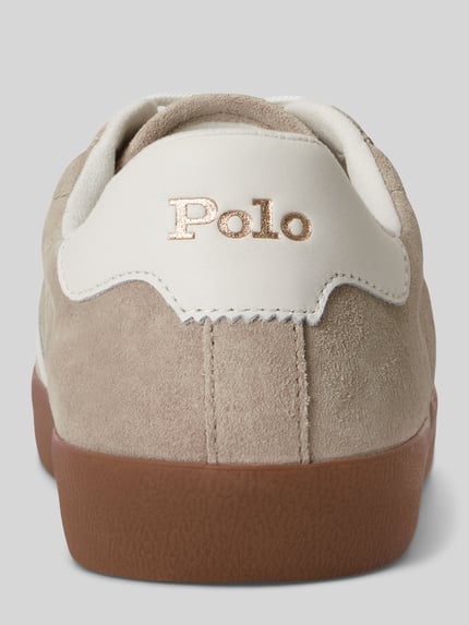 Produktfoto, Low Top Sneaker aus Veloursleder von Polo Ralph Lauren, efekt: jednolity kolor, zaokrąglony nosek buta, płaska podeszwa, wytłaczane logo, wyhaftowane logo, detal w kontrastowym kolorze, wiązanie, fakturowana podeszwa, wykończenie materiału: welur, materiał: naturalna skóra