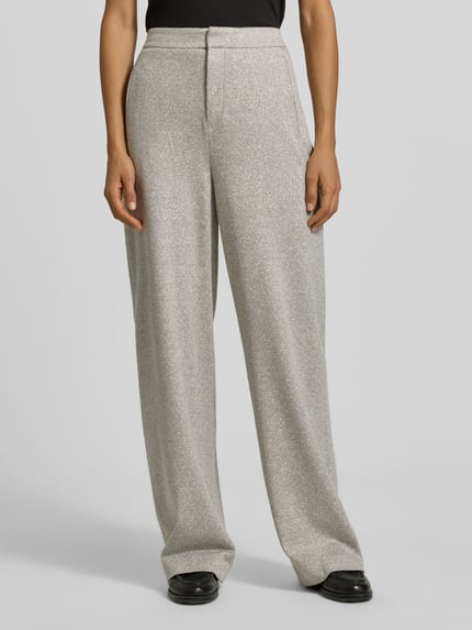 Vrouwenmodel draagt Hose mit Gesäßtaschen Modell 'FAE' van Drykorn, Materiaalmix met viscose, wijde benen, Achterzakken, voorkant volledige lichaamsopname