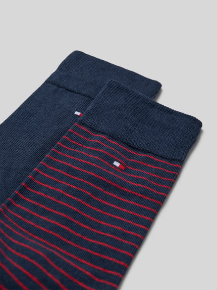 Produktfoto, Socken im 2er-Pack von Tommy Hilfiger aus Baumwollmischung mit Stretch-Anteil, ein Paar gestreift, elastischer Bund, Logo-Stickerei