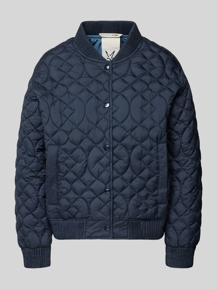 Produktfoto, Jacke mit Stehkragen und Eingrifftaschen von Fuchs Schmitt, dunkelblau mit Steppnähte, Regular Fit, Knopfleiste, strukturierte Oberfläche. Rückenlänge 58 cm, Schulterbreite 48 cm, Brustweite 57 cm, Ärmellänge 56 cm bei Größe 36.