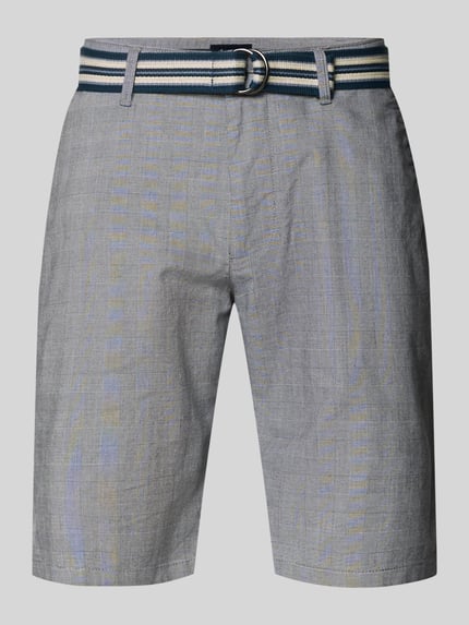 Produktfoto, Bermudas mit französischen Eingrifftaschen und Gürtel von Christian Berg Men aus Baumwoll-Mix mit Stretch-Anteil in Grau, Straight Fit, Knopf-Reißverschluss, sichtbare Struktur, Bundweite 45 cm, Innenbeinlänge 29 cm bei Größe 50.