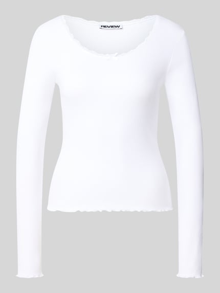 Produktfoto, Longsleeve mit Spitzenbesatz und Rundhalsausschnitt von REVIEW in Weiß, Ripp-Optik, Slim Fit, Baumwoll-Elasthan-Mix