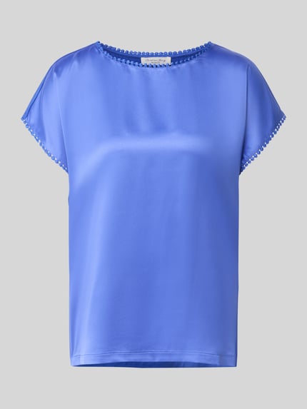 Productfoto, T-Shirt uit satijn met haakwerkrand van Christian Berg Woman, regular fit, ronde hals, ruglengte maat 36: 63 cm, glanzend blauw, gladde textuur