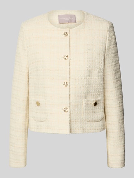 Produktfoto, Regular Fit Blazer in Bouclé-Optik von Christian Berg Woman Selection, kremowy bawełniany miks, faktura bouclé, krój regular fit, okrągły dekolt, naszywane kieszenie, złote guziki, Szerokość w rozmiarze 36: 48 cm, długość tyłu 50 cm, długość rękawa 64 cm