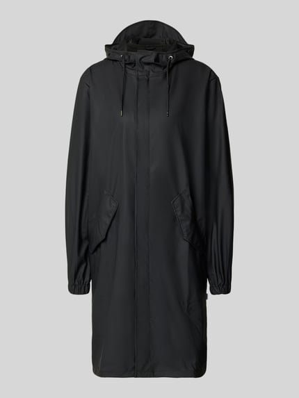 Produktfoto, Regular Fit Parker mit Kapuze Modell 'Fishtail' von Rains in Schwarz mit elastischen Ärmelabschlüssen, Pattentaschen, glatter Textur