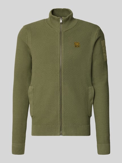 Produktfoto, Strickjacke mit Reißverschluss von PME Legend in Olivgrün aus reiner Baumwolle, Regular-Fit, gerippte Abschlüsse, Stehkragen, Label-Detail und Eingrifftaschen, Rückenlänge 70 cm, Ärmellänge 73 cm.