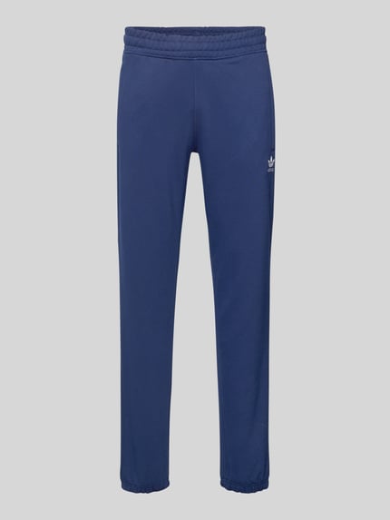 Produktfoto, Spodnie dresowe z elastycznym pasem od adidas Originals, mieszanka bawełny, luźny krój, wyhaftowane logo, wpuszczane kieszenie, długość wewnętrzna nogawki w rozmiarze M: 76 cm