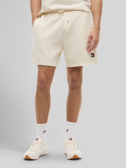 Tommy Jeans Regular Fit Bermuda aus reiner Baumwolle mit feiner Struktur Sand 4