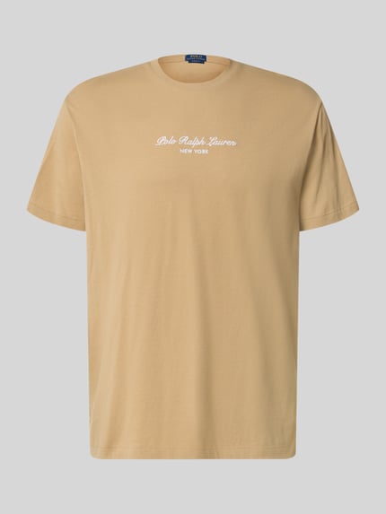 Produktfoto, Regular Fit T-Shirt aus reiner Baumwolle von Polo Ralph Lauren in Beige mit weißem Logo-Print, weiche Textur, neutraler Hintergrund
