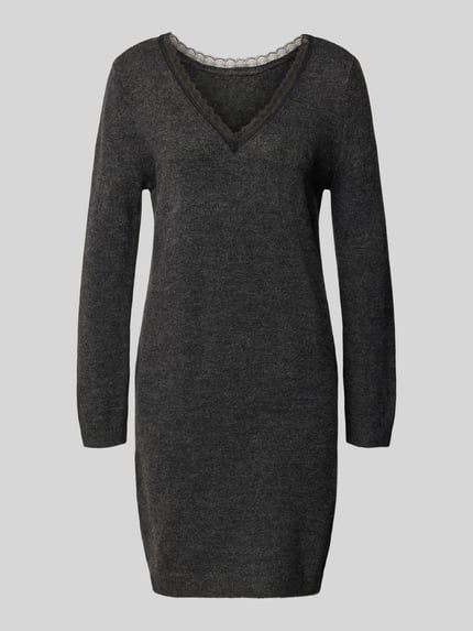 Produktfoto, tailliertes Strickkleid mit V-Ausschnitt Modell 'TAMMY' von Only, Melange-Optik, Spitzenbesatz, knielang, langarm, gerippte Abschlüsse
