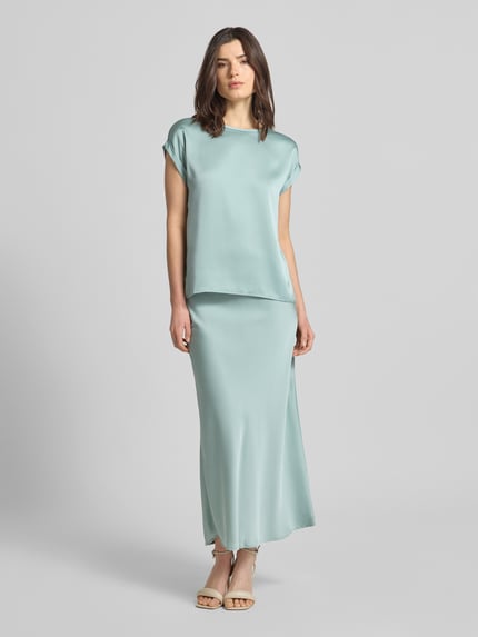 Vrouwenmodel draagt T-shirt met ronde hals model 'ELLETTE' van Vila, mix van viscose en elastaan, los model, dames, mintgroen, volledige lichaamsvooraanzicht.