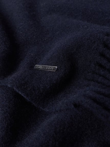 Produktfoto, ciemnogranatowy szal z mieszanki wełny z detalem z logo i ozdobnym obszyciem, Szerokość w rozmiarze 1: 48 cm, 'Schal aus Woll-Mix mit Logo-Detail' von Marc Cain