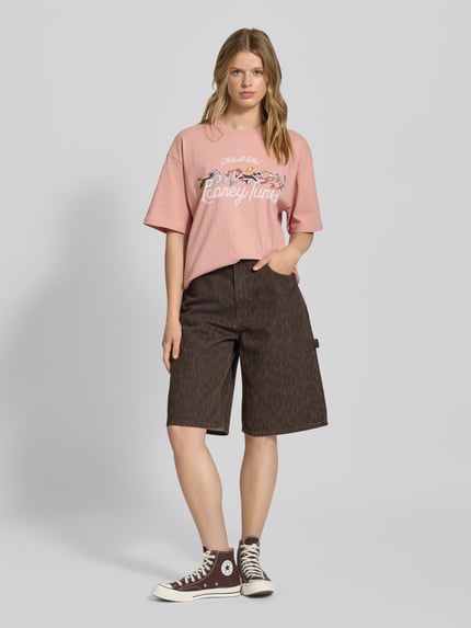 REVIEW T-shirt typu oversized z nadrukiem z motywem Brudnoróżowy 1