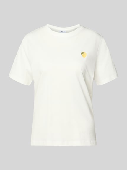 Produktfoto, T-Shirt mit Rundhalsausschnitt Modell 'SYBILLA' von Vila, Damen T-Shirt in Weiß aus Reine Baumwolle, Regular-Fit, kleines Zitronen-Stitching auf der Brust, glatte Textur, Rückenlänge bei Größe S: 60 cm.