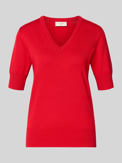 Produktfoto, Strickshirt mit V-Ausschnitt Modell 'Katie' von FREE/QUENT, czerwony kolor, krój regular fit, mieszanka wiskozy z elastanem, długość pleców w rozmiarze S: 59 cm, długość rękawa w rozmiarze S: 26 cm, gładka faktura