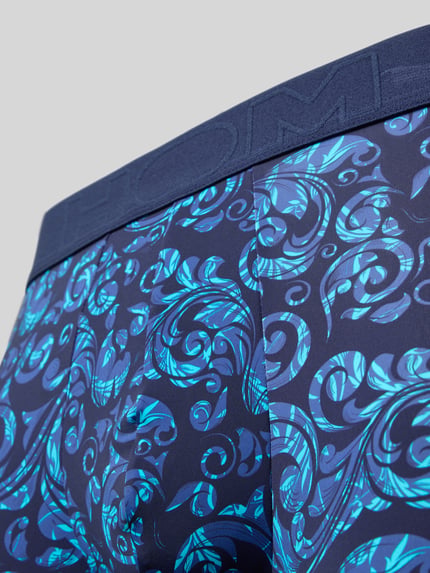 Produktfoto, Trunks mit elastischem Logo-Bund Modell 'Brian' von HOM, blaues Muster, Material-Mix mit Stretch-Anteil, körpernaher Schnitt