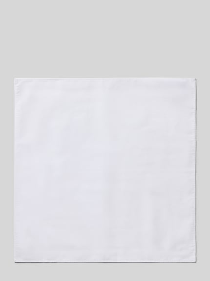 Produktfoto, Einstecktuch aus reiner Baumwolle von Blick, rechteckige Form, weiße Farbe, glatte gewebte Optik, quadratisches Format.