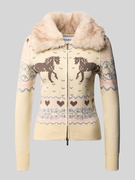 Produktfoto, Strickjacke mit Kragen aus Kunstfell Modell 'EQUESTRIAN' von DAISY STREET, cremefarbene, gemusterte Oberfläche mit Pferdemotiv und Herzen, Slim Fit, Zweiwege-Reißverschluss.