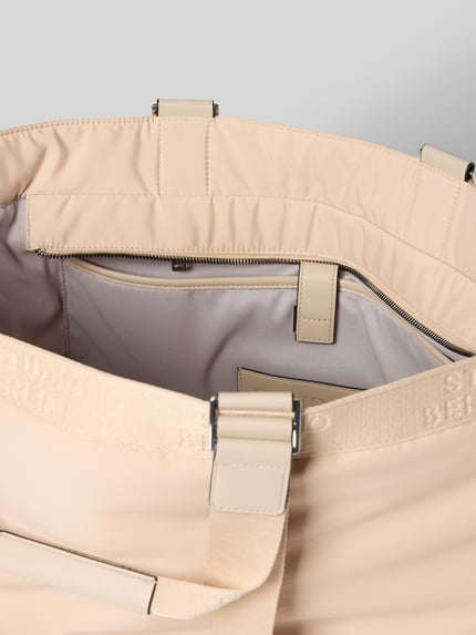STUDIO BERLIN Handtasche mit Label-Badge Modell 'SCHÖNEBERG' Beige 5