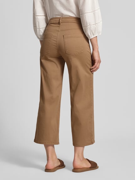 Vrouwenmodel draagt Cropped Fit Culotte uit katoenmix 'TTCulotte' van Tom Tailor in lichtbruin, Dames culotte, volledige achterkantaanzicht.