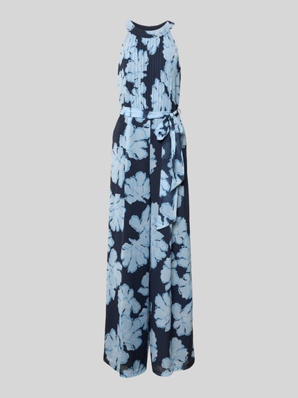 Produktfoto, Jumpsuit mit Bindegürtel und Plisseefalten von Christian Berg Cocktail in Dunkelblau mit hellblauem Blumenmuster, taillierter Schnitt, Chiffon, Rundhalsausschnitt, florale Struktur
