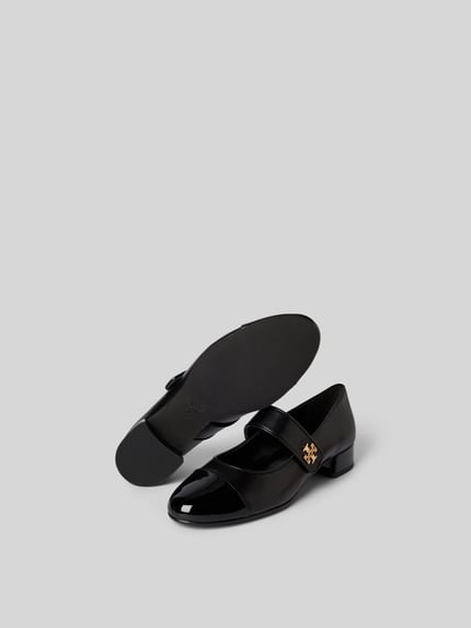 Tory Burch Czółenka z detalem z logo Czarny 4