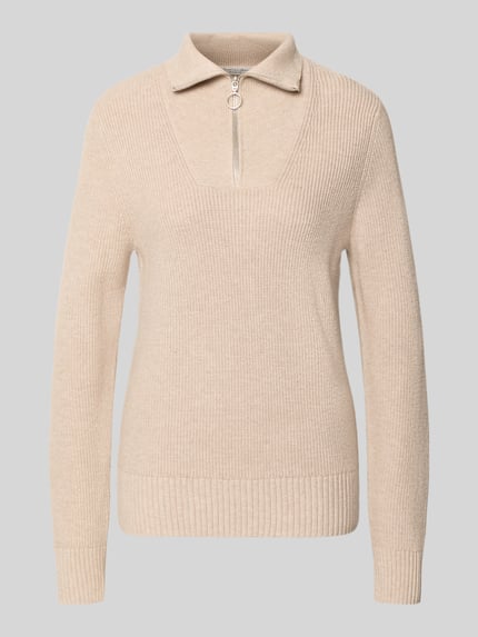 Produktfoto, Regular Fit Strickpullover aus Viskose-Mix von Christian Berg Woman in Beige mit Troyer-Kragen und gerippten Abschlüssen