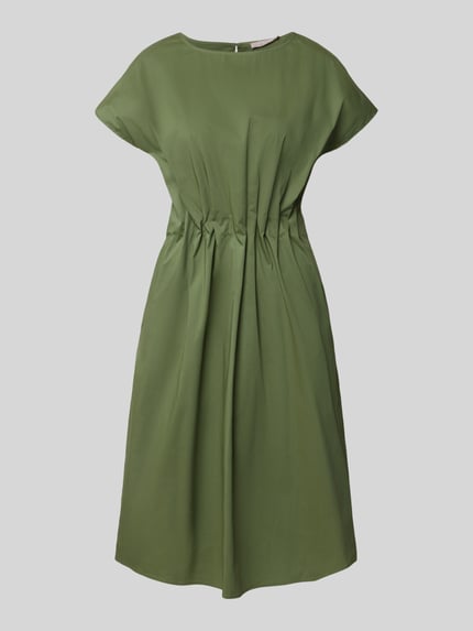 Produktfoto, sukienka midi z okrągłym dekoltem i drapowaniami 'Midikleid mit Rundhalsausschnitt und Drapierungen' von Christian Berg Woman Selection, mieszanka bawełny z dodatkiem streczu, taliowany fason, kolor oliwkowy, długość tyłu 108 cm w rozmiarze 36, szerokość w rozmiarze 36: 42 cm