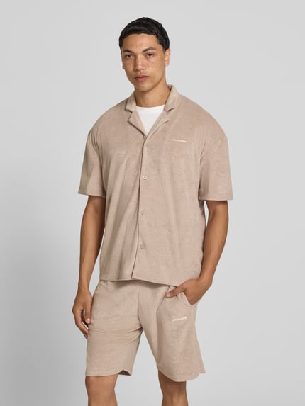 PEGADOR Koszula casualowa o kroju relaxed fit z wyhaftowanym logo model 'Nelas' Szarobrązowy 4