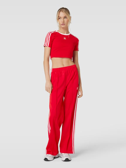 adidas Originals Cropped T-Shirt mit Label-Stitching Dunkelrot 1