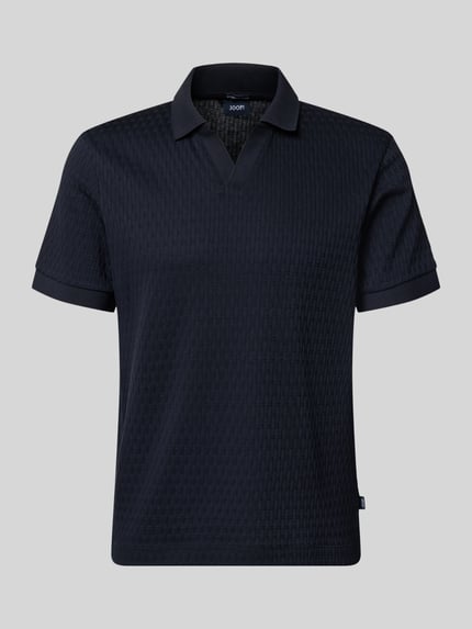 Produktfoto, Regular Fit Poloshirt mit V-Ausschnitt Modell 'Rauljose' von JOOP! Collection aus reiner Baumwolle mit Strukturmuster, Rückenlänge bei Größe M 69 cm