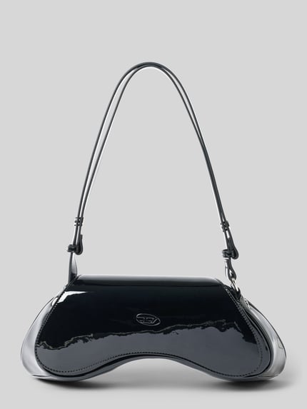 Produktfoto, torba na ramię 'Schultertasche mit Logo-Detail' od Diesel, błyszczący efekt, detal z logo, szerokość w rozmiarze 1: 22 cm, długość w rozmiarze 1: 15 cm, głębokość w rozmiarze 1: 8 cm, główna przegroda z klapką, regulowany pasek na ramię