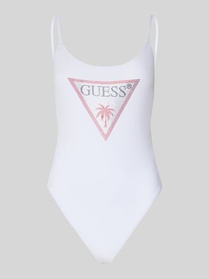 Produktfoto, Slim Fit Badeanzug mit Strasssteinbesatz von Guess in Weiß, Elastischer-Material-Mix, Logo-Detail, verstellbare Spaghettiträger, Rückenausschnitt