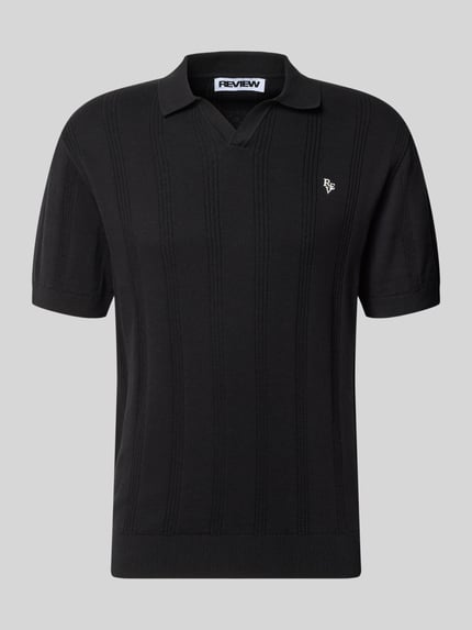 Produktfoto, Regular Fit Poloshirt mit Logo-Stitching von REVIEW in Schwarz, Reine Baumwolle, Loch-Stitching, Kurzärmelig, Rückenlänge 56 cm bei Größe M