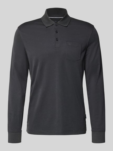 Produktfoto, Regular Fit Poloshirt aus Baumwoll-Mix mit Brusttasche von bugatti in Dunkelgrau, Langarm, Polokragen, Logo-Stickerei, elastische Ärmelabschlüsse, schlichte Struktur