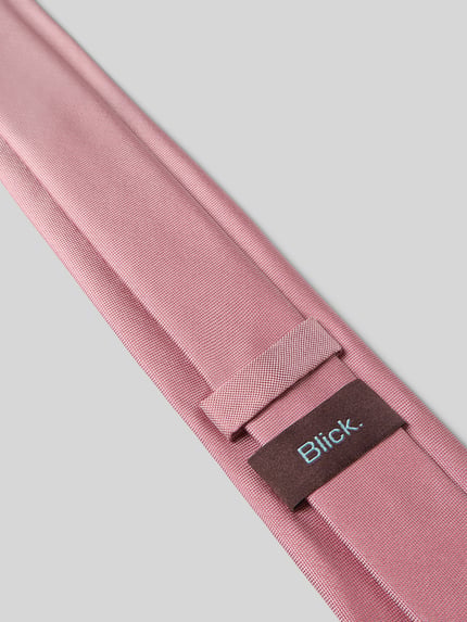 Produktfoto, Krawatte aus reiner Seide von Blick in Rosa mit Strukturmuster, Label-Detail und Teilungsnähte, klassische Passform