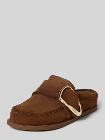Produktfoto, Mules aus echtem Leder mit Logo-Detail von INUIKII in Braun mit Zierschnalle, abgerundete Passform, glatte Sohle, Absatzhöhe 1 cm