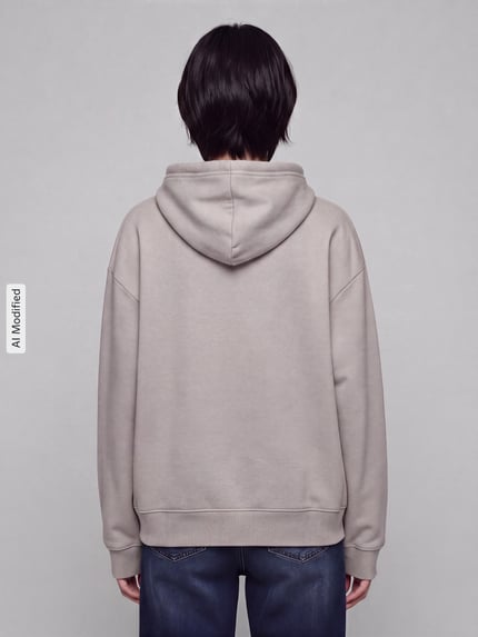 Kobiece model nosi bluzę Regular Fit Sweatshirt aus Baumwoll-Mix model 'HERITAGE PO' od GAP, jasnoszara, gładka tekstura, widok całej sylwetki z tyłu, bluza damska, KI-modifiziertes Bild.