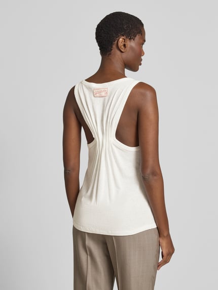 Vrouwenmodel draagt Regular Fit Top met Leinen-Anteil van Victoria Beckham, mix van katoen en linnen, cut-out, mouwloos design, ruglengte maat S 63 cm, Ganzkörperansicht Rückansicht.
