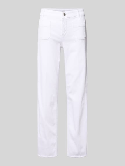 Produktfoto, weiße Relaxed Fit Jeans aus Baumwoll-Mix Modell 'TESS' von Cambio, Twill-Struktur, Fransenabschluss, aufgesetzte Taschen