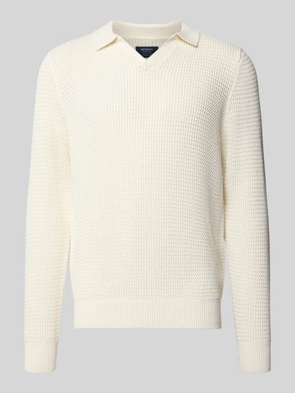 Produktfoto, Strickpullover mit gerippten Abschlüssen von MCNEAL, witte katoen, regular fit, V-hals, resortkraag, recht textuurpatroon.