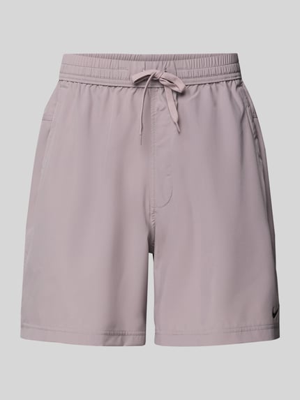 Produktfoto, Shorts mit Logo-Print und Eingrifftaschen von NIKE TRAINING in zartem Grau, Gerader-Schnitt, Elastisch mit Kordelzug, glatte Textur.