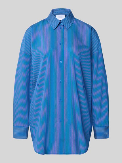 Blouse met strikdetail in koningsblauw - curated by Viky Rader Shop The Look MANNEQUINE