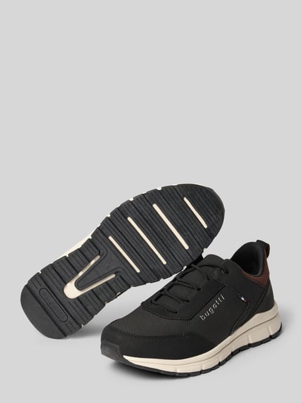Productfoto, Sneaker met logo-detail model 'Sonic' van bugatti, zwarte kleur, afgeronde pasvorm, vetersluiting, geprofileerde zool, hakhoogte 5 cm, schachthoogte 8 cm, schachtwijdte 7 cm
