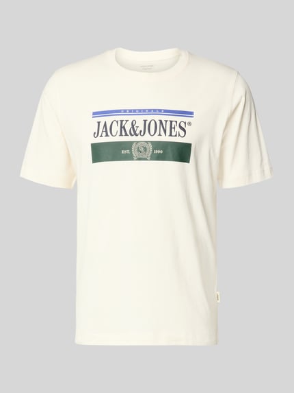 Produktfoto, kremowy męski t-shirt z nadrukiem z logo JACK & JONES, Model 'FREDERIKSBERG' z bawełny, prosty krój, okrągły dekolt, długość tyłu 70 cm w rozmiarze M, nadruk z logo, kontekst: Męski t-shirt od JACK & JONES, bawełna, prosty krój, Model 'FREDERIKSBERG', okrągły dekolt, nadruk z logo, długość tyłu w rozmiarze M: 70 cm