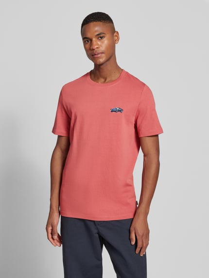 s.Oliver RED LABEL Regular Fit T-Shirt aus reiner Baumwolle mit Ford®-Applikation Kirsche 4