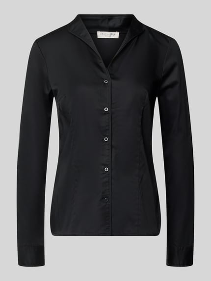 Produktfoto, Slim Fit Bluse mit V-Ausschnitt von Christian Berg Woman aus schwarzem Baumwoll-Mix mit Stretch-Anteil, Knopfleiste, neutraler Hintergrund