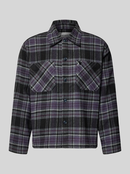 Produktfoto, Regular Fit Freizeithemd mit Woll-Anteil und Kentkragen von Carhartt Work In Progress, kariert in Lila, Schwarz und Grau, zwei Brusttaschen, Logo-Stitching, Knopfleiste, strukturierter Material-Mix, Modell 'Parson'