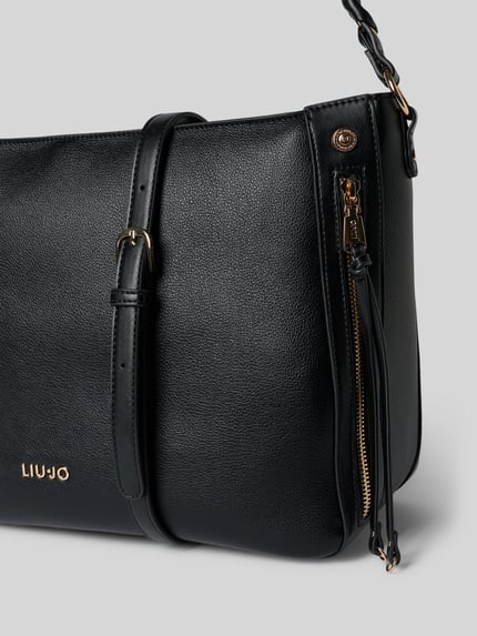 Produktfoto, Hobo Bag mit Label-Detail Modell 'GIHEN' von Liu Jo White in Schwarz mit goldenen Details, Flecht-Optik Schultergurt, Hauptfach mit Reißverschluss, Reißverschlüsse und Reißverschlusstasche innen, Maße ca. 40 cm Breite, 26 cm Länge, 14 cm Tiefe, Schulterriemen ca. 115 cm, Struktur mit feiner Körnung.